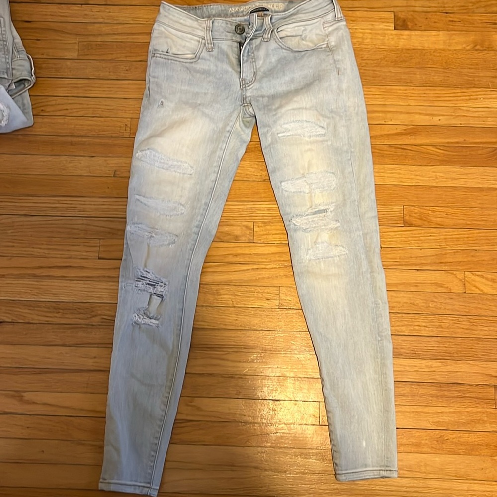 size 4 super stretch light wash american eagle skinny jeans with fake rips
